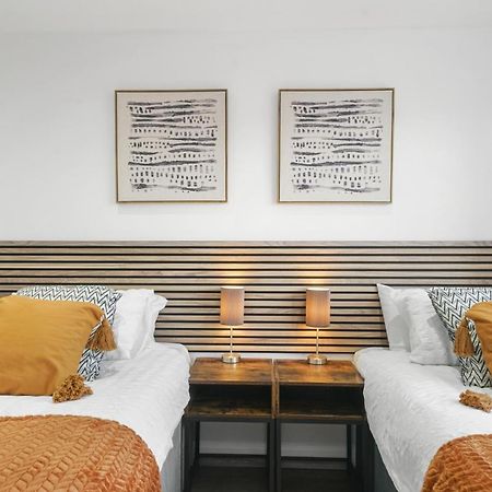 Modern Bungalow In Maidstone Sleeps 5 With Free Parking Exterior photo