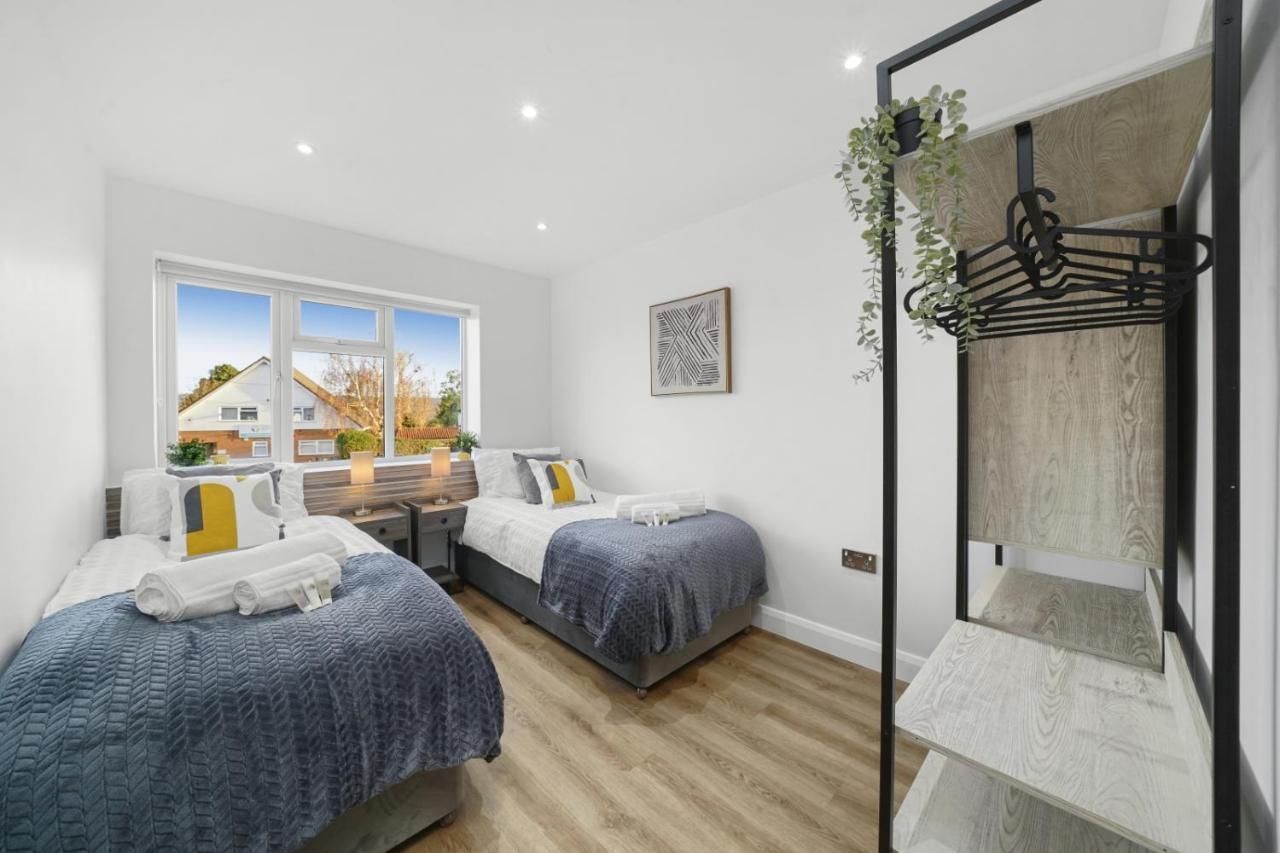 Modern Bungalow In Maidstone Sleeps 5 With Free Parking Exterior photo
