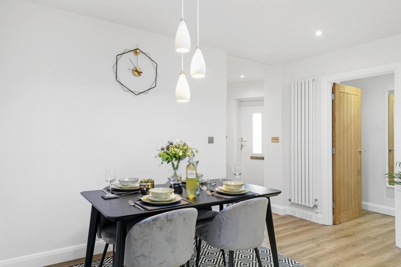 Modern Bungalow In Maidstone Sleeps 5 With Free Parking Exterior photo