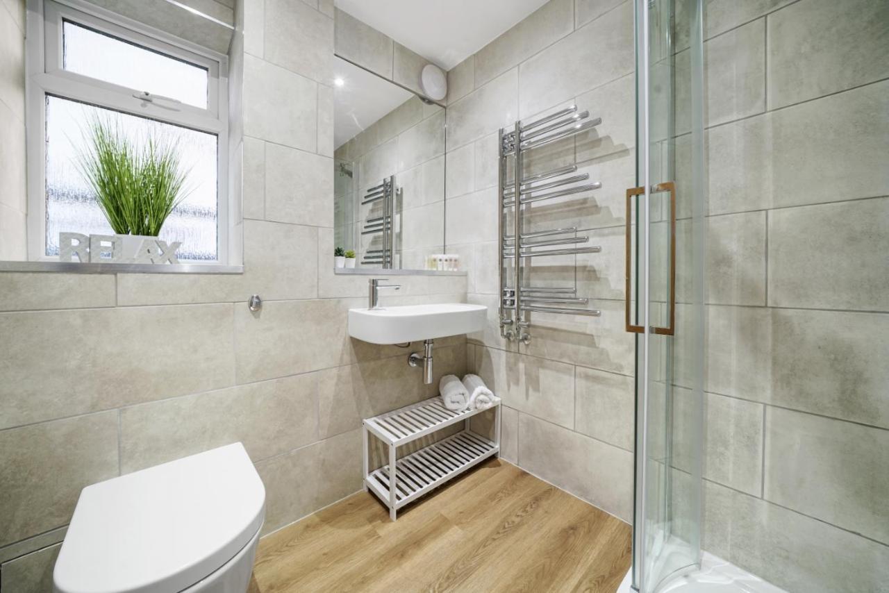 Modern Bungalow In Maidstone Sleeps 5 With Free Parking Exterior photo