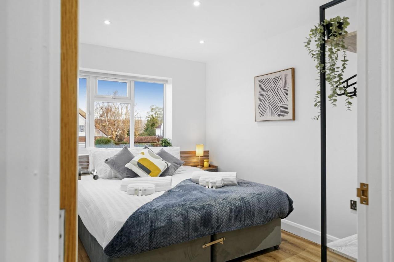 Modern Bungalow In Maidstone Sleeps 5 With Free Parking Exterior photo