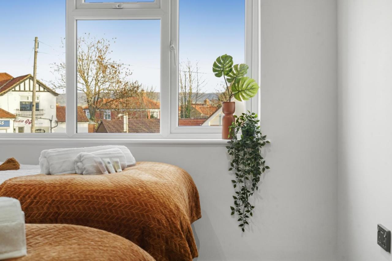 Modern Bungalow In Maidstone Sleeps 5 With Free Parking Exterior photo