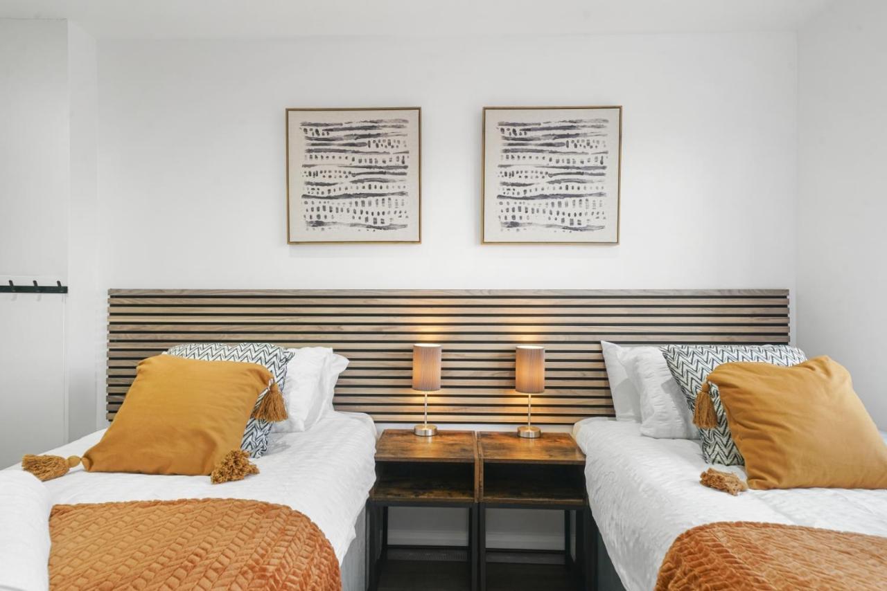 Modern Bungalow In Maidstone Sleeps 5 With Free Parking Exterior photo