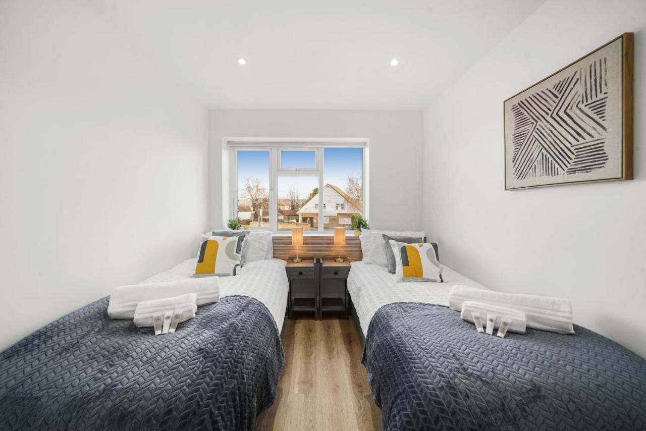Modern Bungalow In Maidstone Sleeps 5 With Free Parking Exterior photo