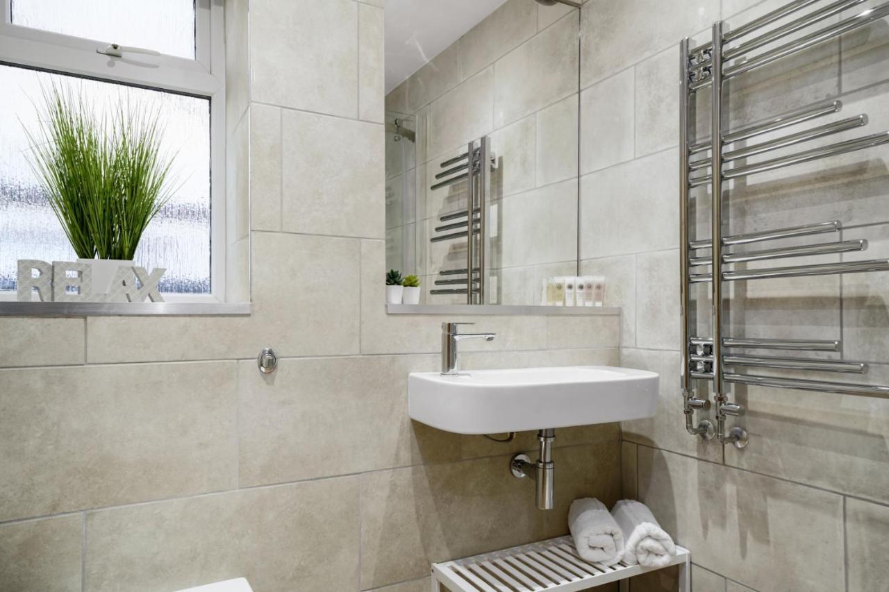 Modern Bungalow In Maidstone Sleeps 5 With Free Parking Exterior photo